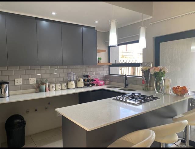 3 BEDROOM TOWNHOUSE TO LET IN PALM LAKES ESTATE